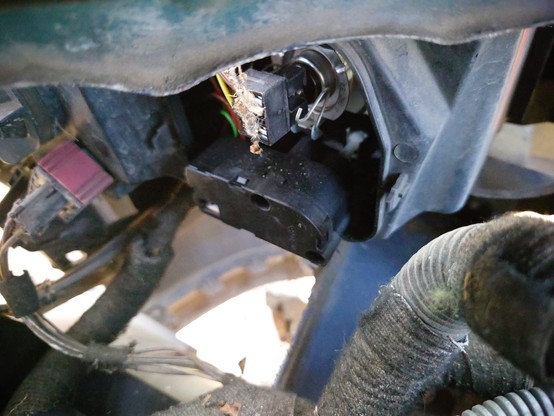 the connector for the dipped beam headlight, hard to get to without pulling the whole unit forward (hence having to lower the bumper)